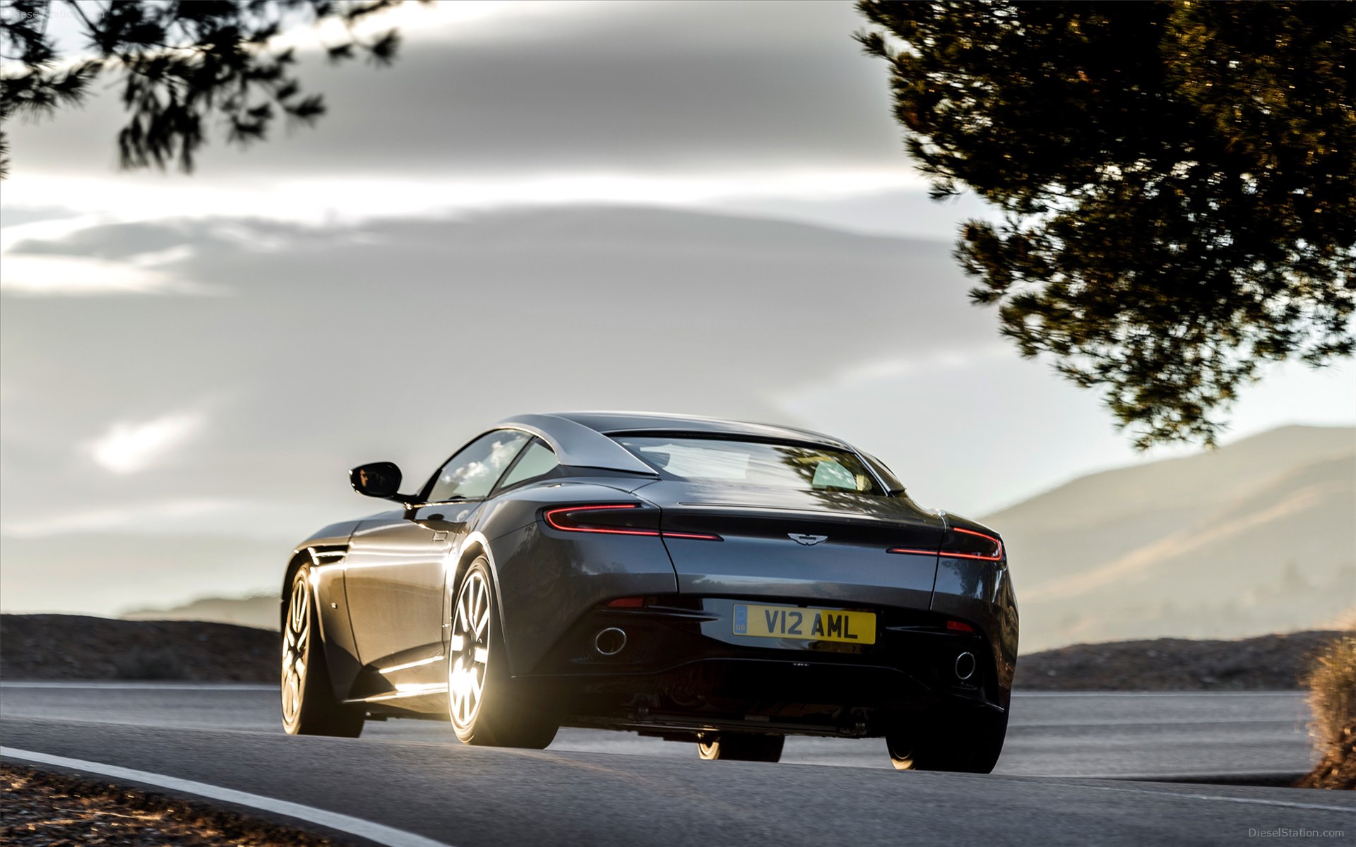Aston Martin DB11 2017